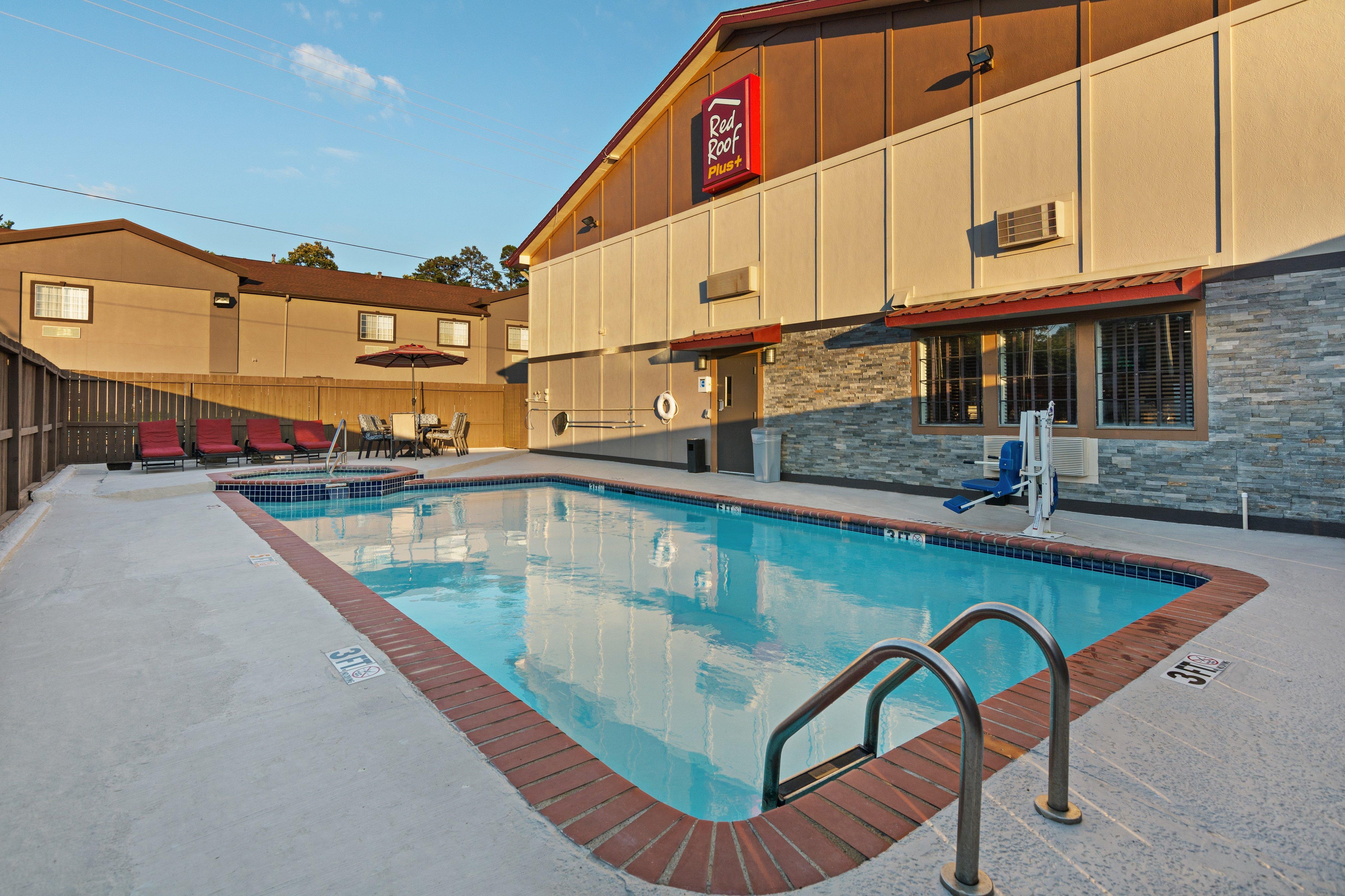 Red Roof Inn Plus+ Huntsville Εξωτερικό φωτογραφία