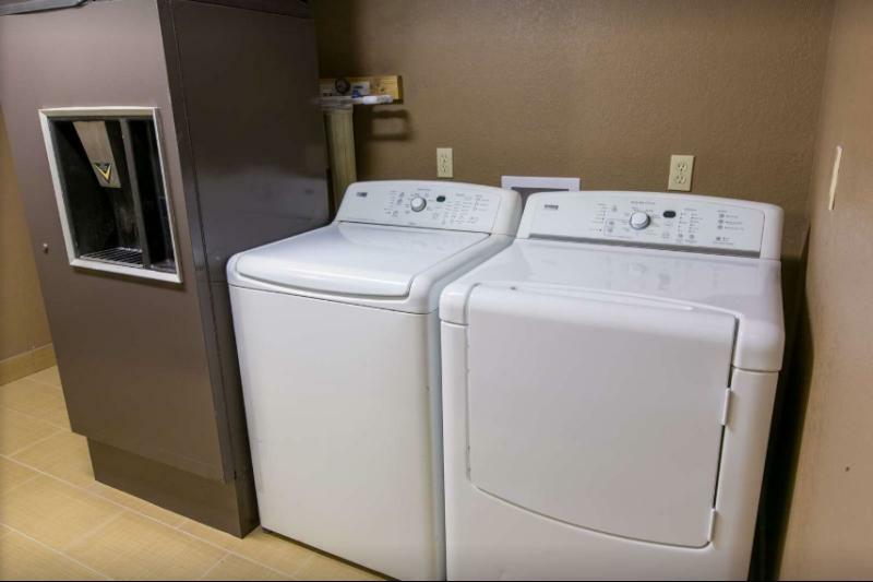 Red Roof Inn Plus+ Huntsville Εξωτερικό φωτογραφία